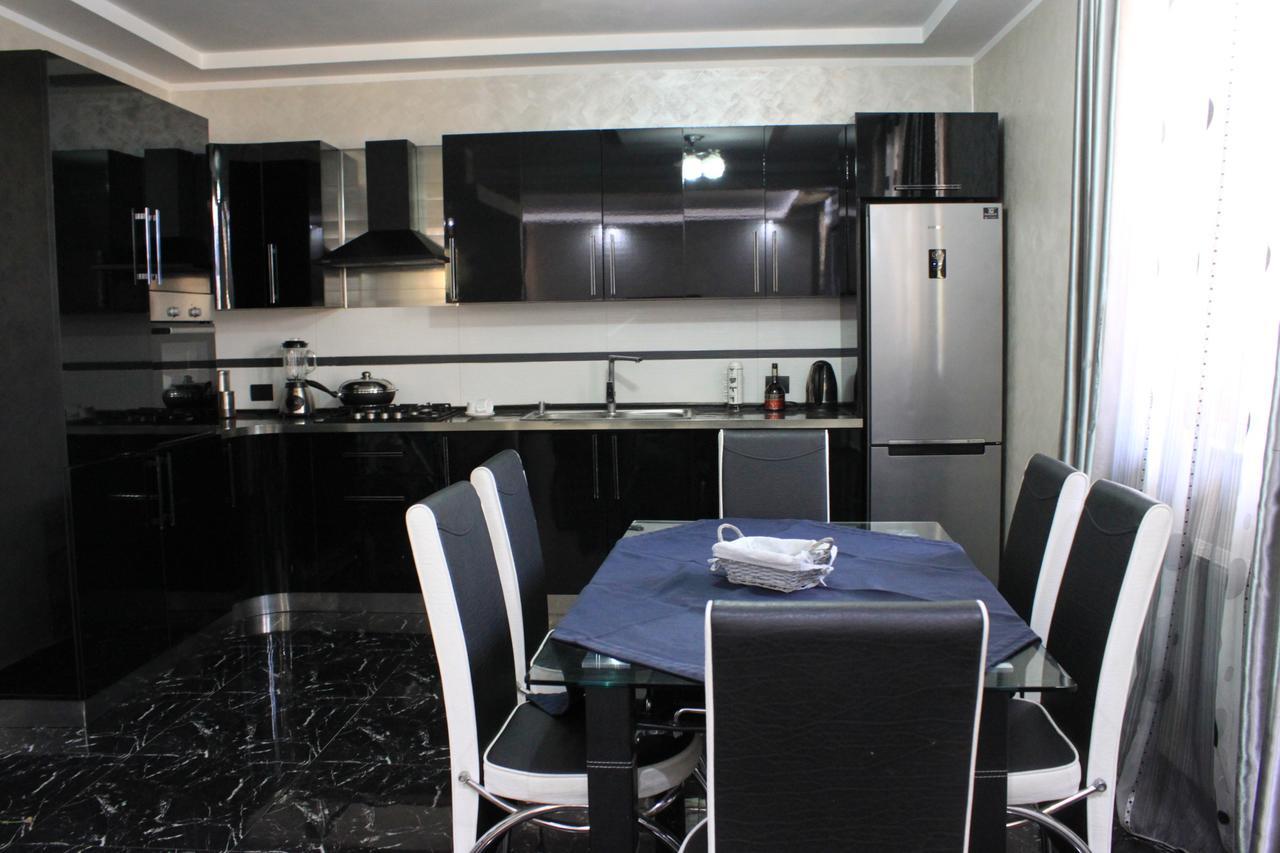 Makos Guest House Kutaisi Exterior foto